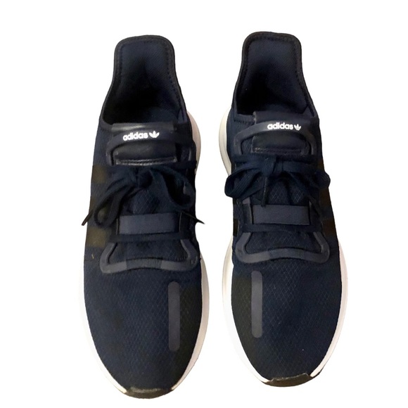 Navy Blue Adidas Mens Sandshoe - Picture 2 of 3